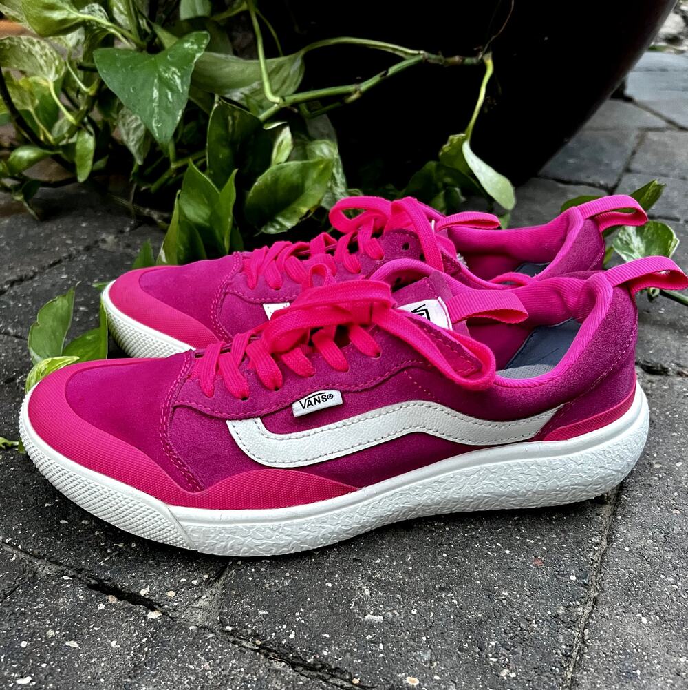 The Vans UltraRange EXO SE Neon Pink mens 8, womens 9.5